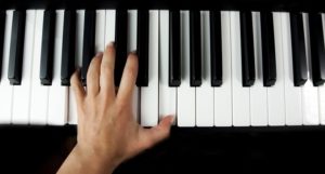 akkordanschlag klavier lernen
