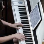klavier beidhändig spielen lernen