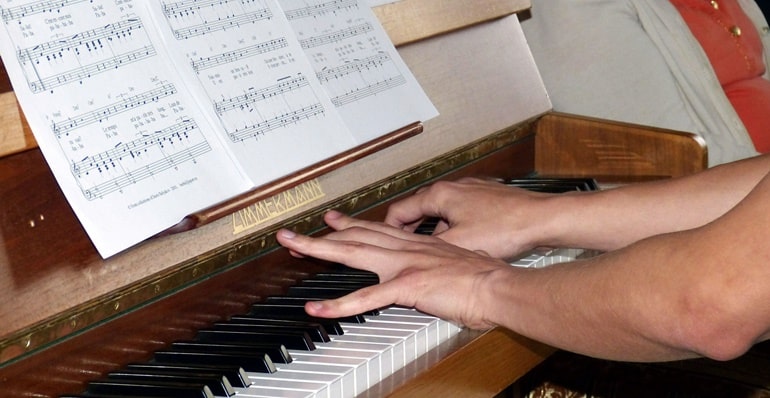 Klavier Akkorde Spielen